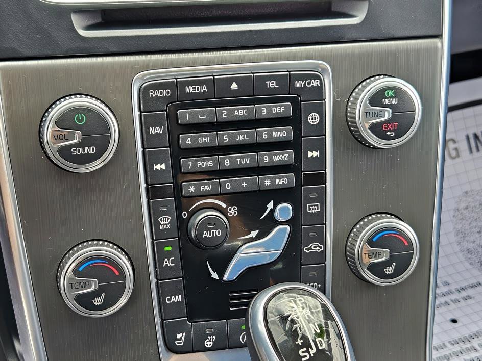 2015 Volvo V60 T5 Drive-E Platinum photo 17