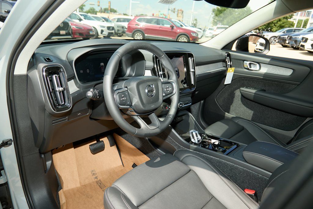 2026 VOLVO XC40 - Image 8