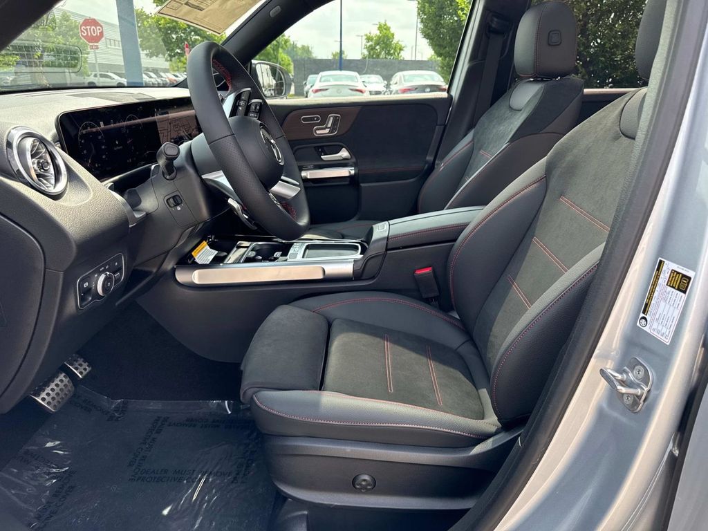 2025 Mercedes Benz GLB 250 4MATIC photo 16