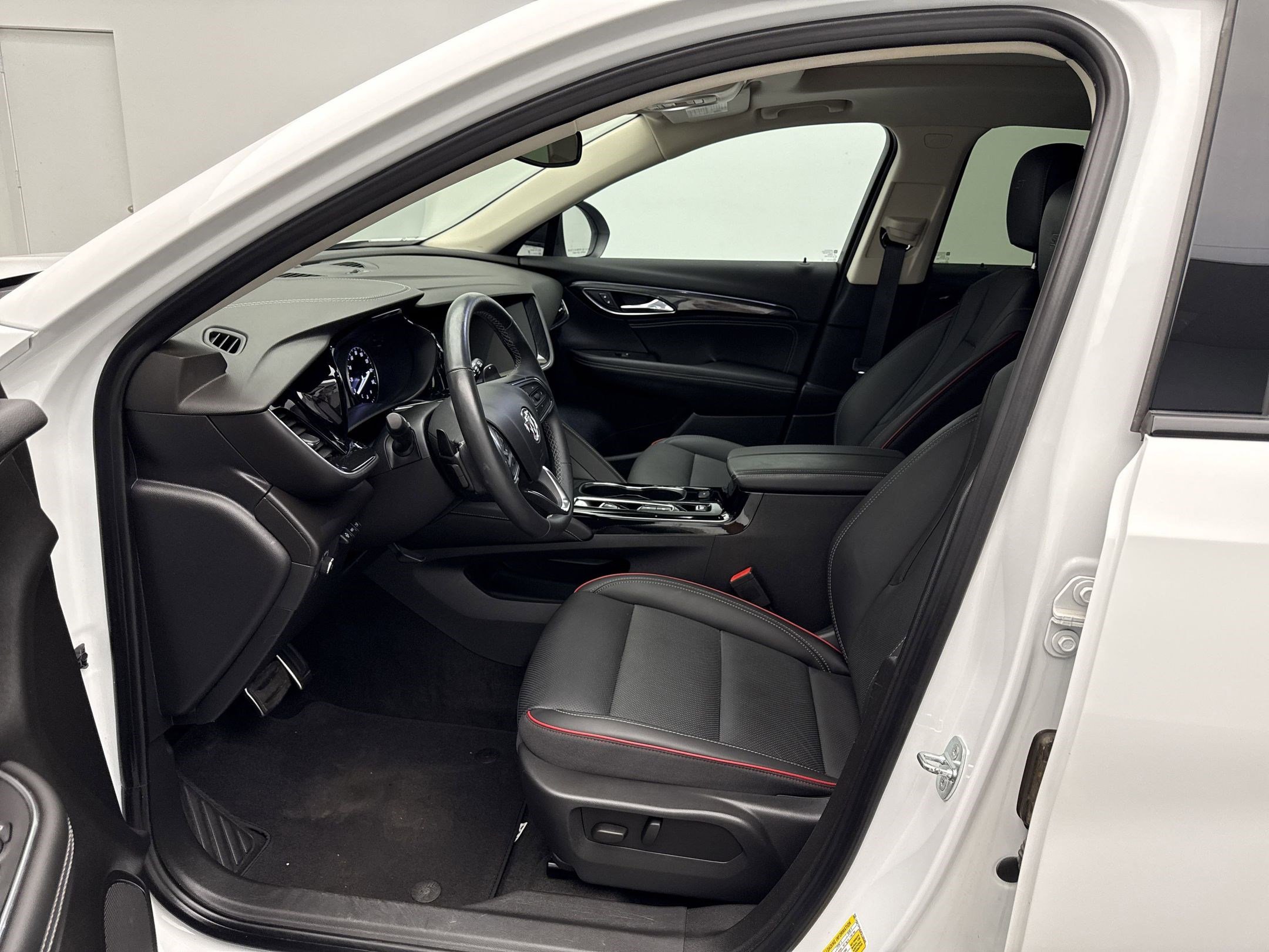 2023 Buick Envision Essence photo 3