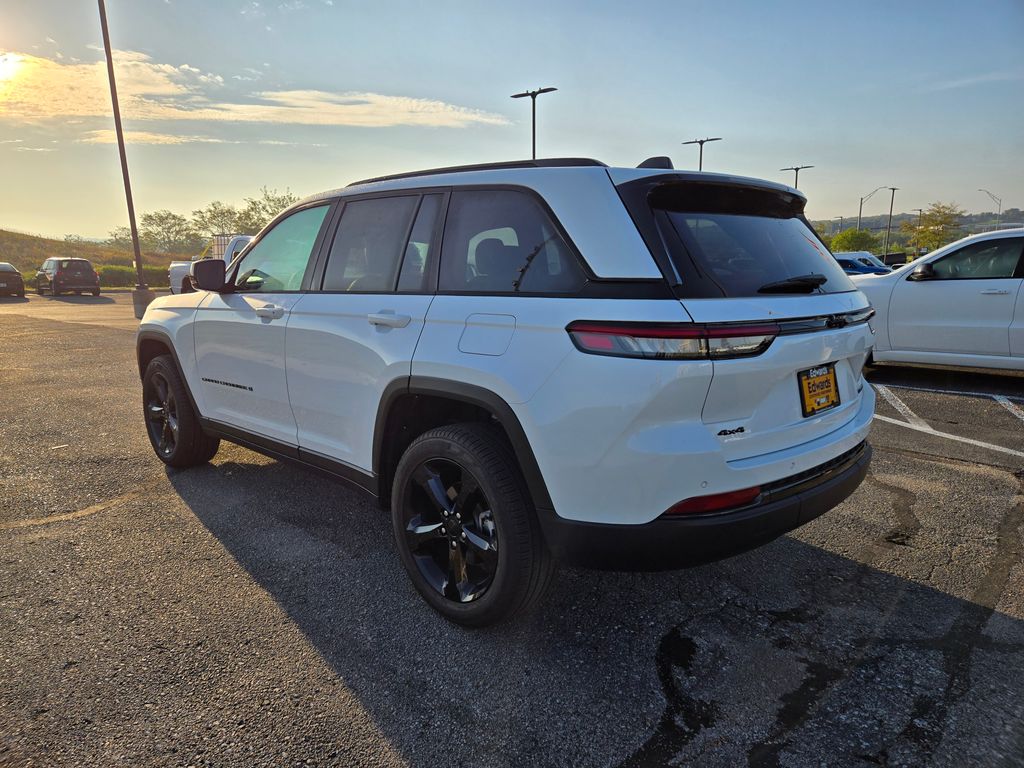 2025 Jeep Grand Cherokee Limited photo 4