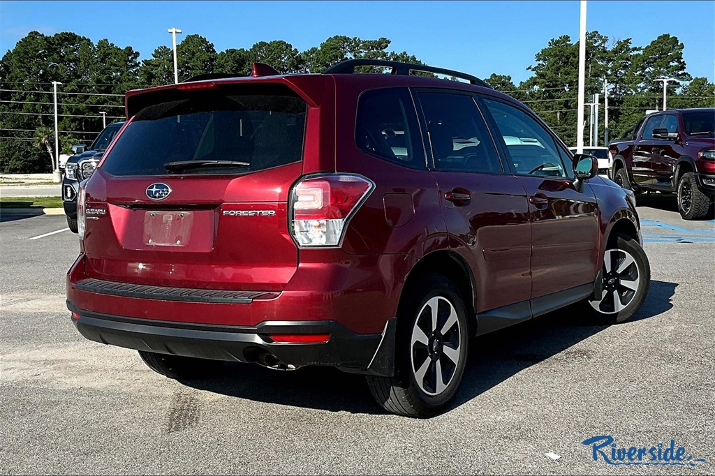 2018 Subaru Forester 2.5i Premium photo 4