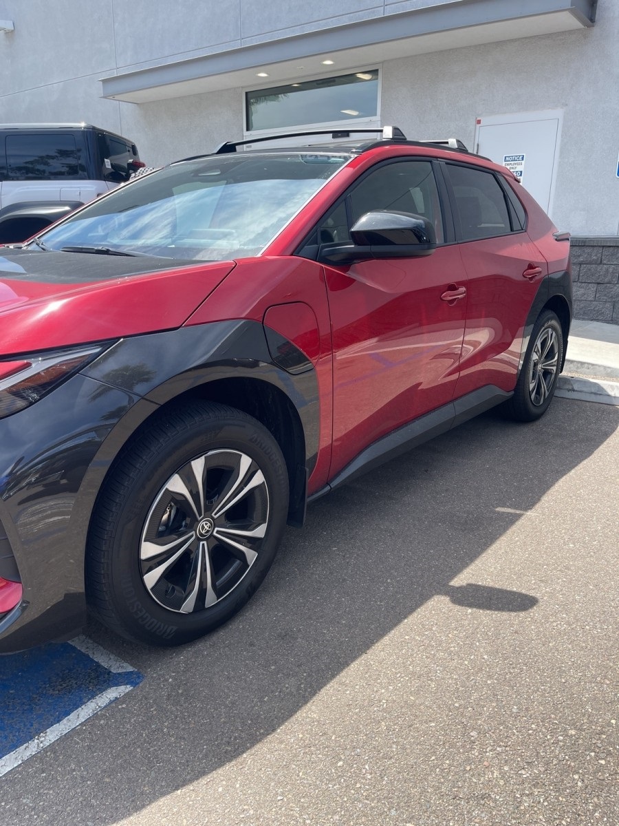 2024 Toyota bZ4X XLE photo 2