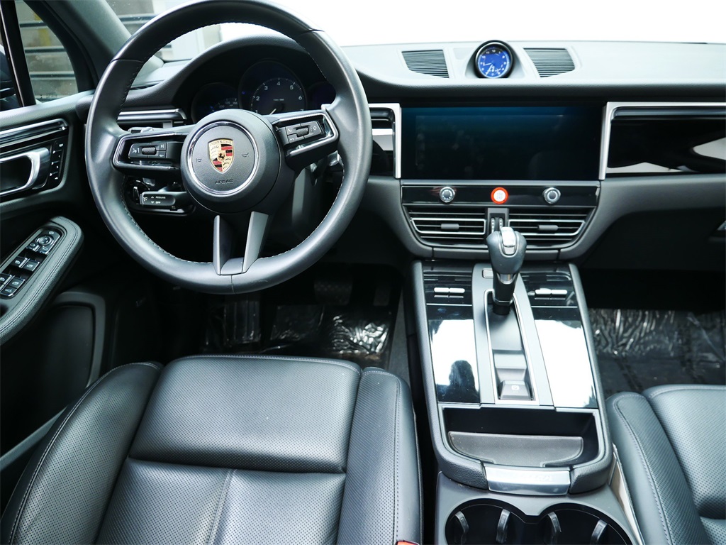 2022 Porsche Macan photo 16