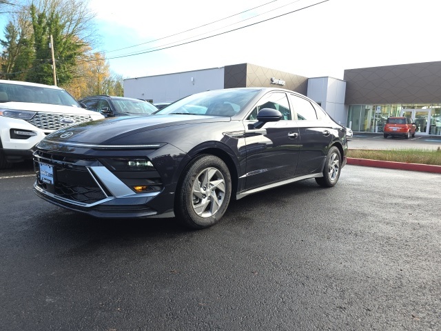 2025 Hyundai Sonata SE photo 3