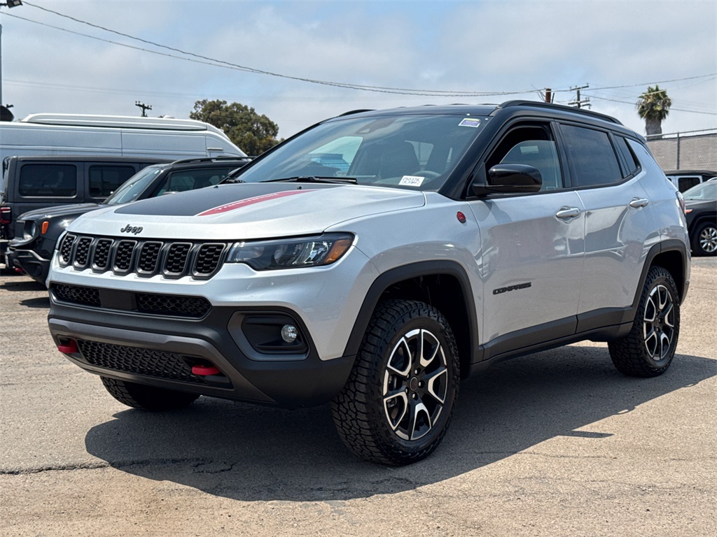 2025 Jeep Compass Trailhawk photo 3