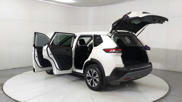 Used 2021  Nissan SV image 10