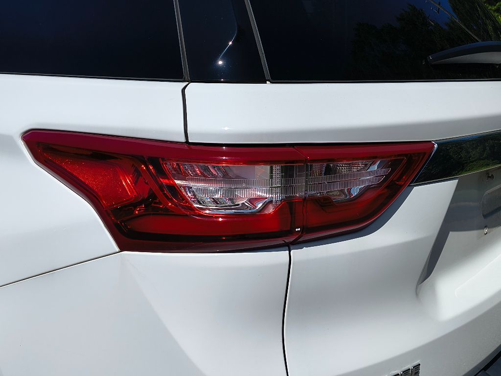 2021 Chevrolet Traverse LS photo 4