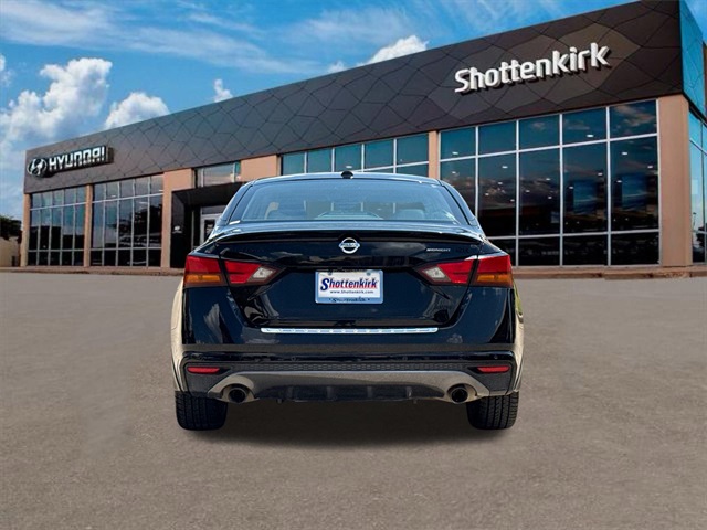 2022 Nissan Altima 2.5 SR photo 5