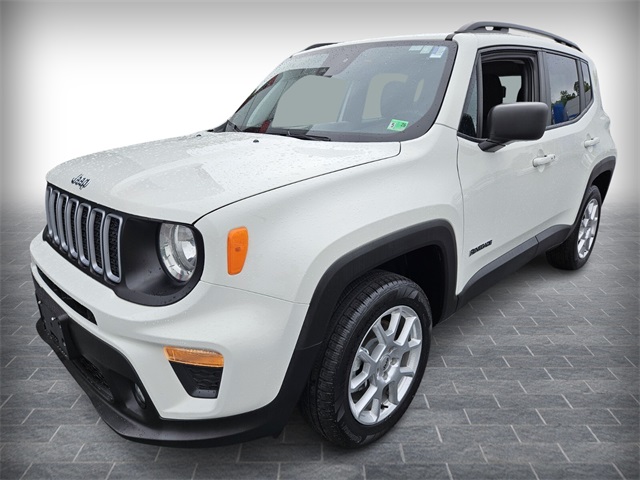 2022 Jeep Renegade Latitude photo 3