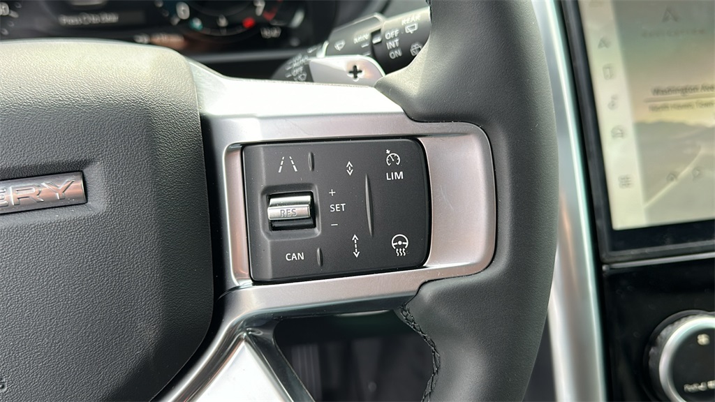 2025 Land Rover Discovery S photo 15