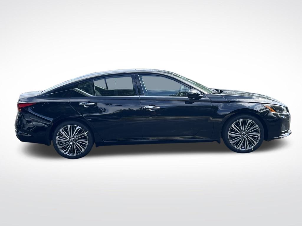 2025 Nissan Altima 2.5 SL photo 6