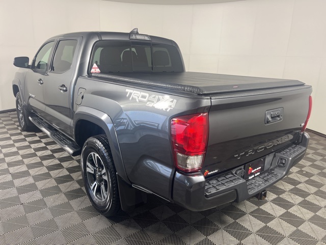 2017 Toyota Tacoma TRD Sport photo 5