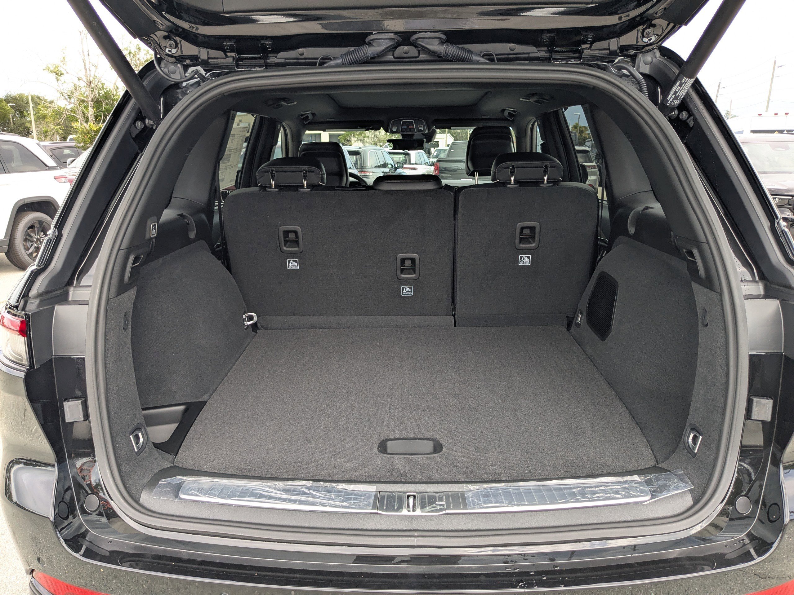 2025 Jeep Grand Cherokee Summit photo 8