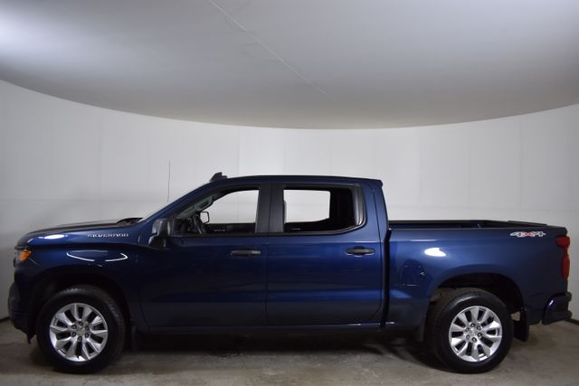 2023 Chevrolet Silverado 1500 Custom photo 2