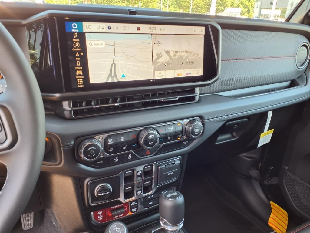 2025 Jeep Wrangler Rubicon photo 6