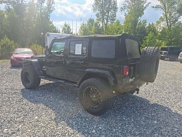 2015 Jeep Wrangler Unlimited Sahara photo 8