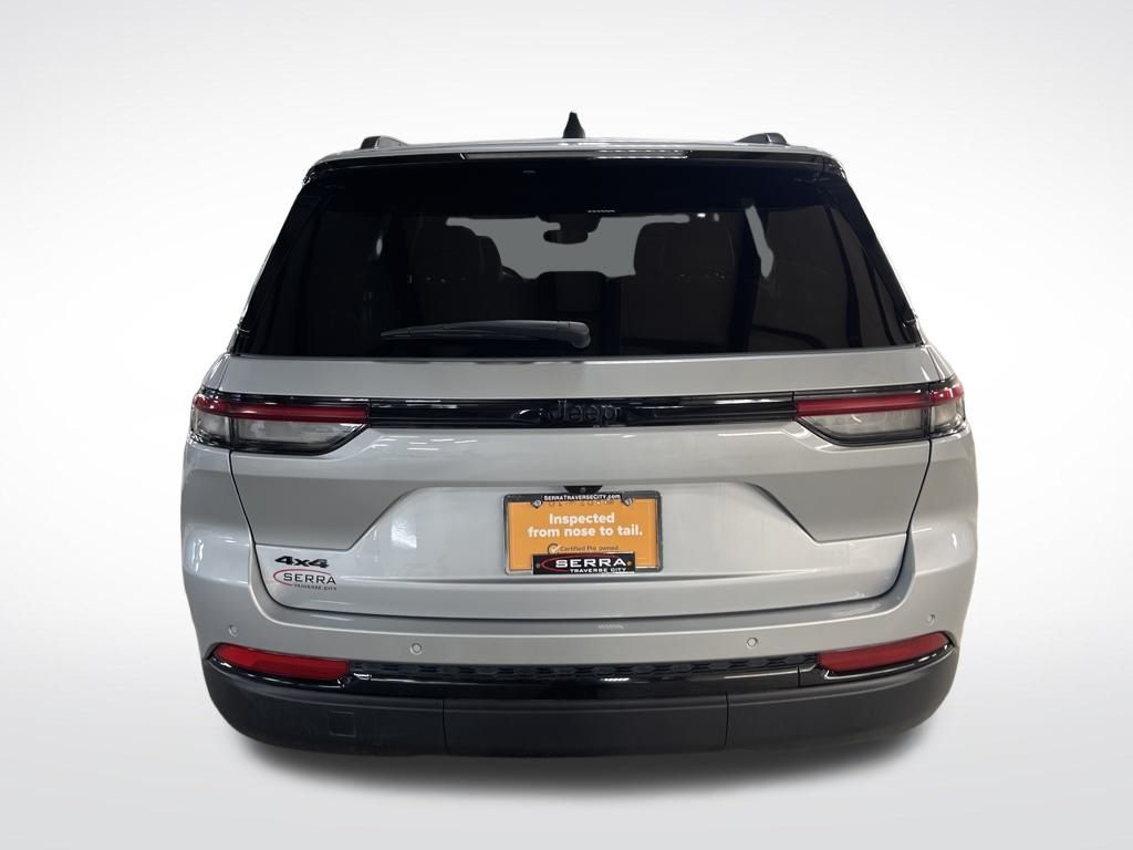 2023 Jeep Grand Cherokee Altitude photo 3