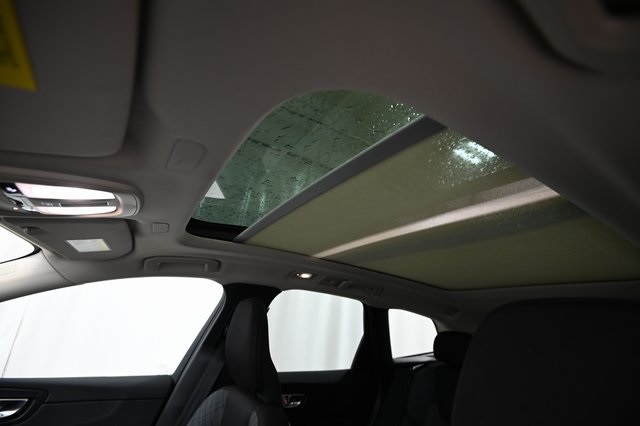 2022 Volvo XC60 B5 Momentum photo 13