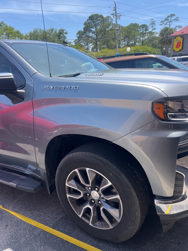 2021 Chevrolet Silverado 1500 LT photo 3