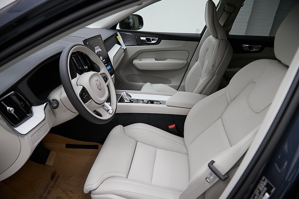 2026 VOLVO XC60 - Image 14