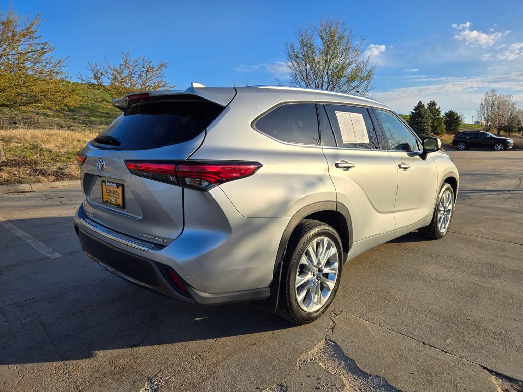 2020 Toyota Highlander Limited photo 3