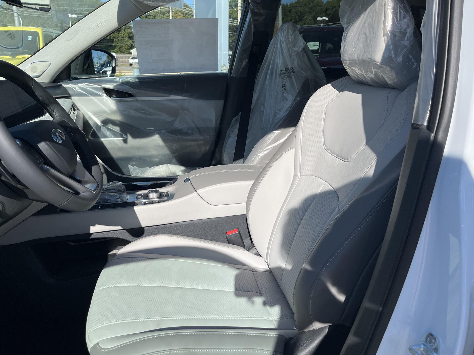 2026 Infiniti QX60 Luxe AWD photo 9