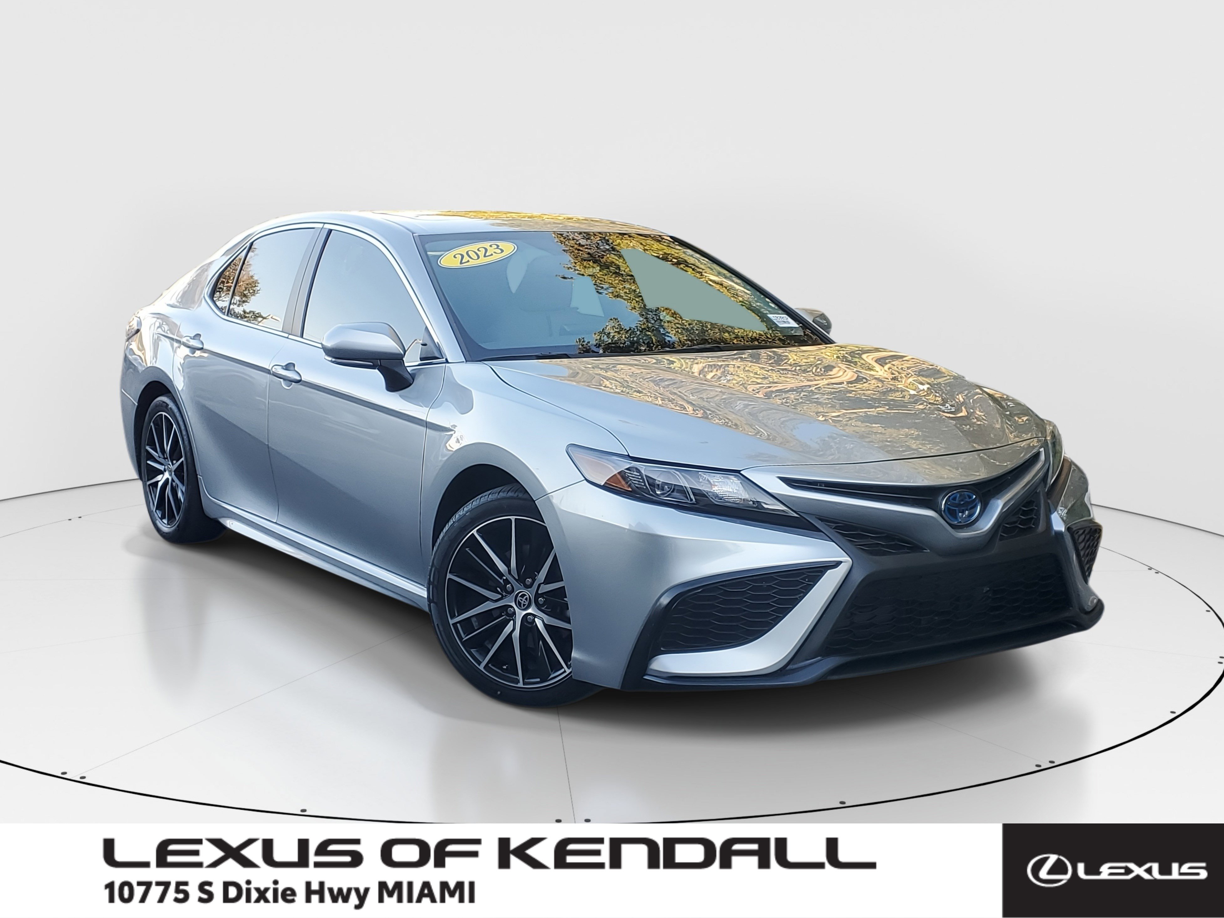 2023 Toyota Camry SE's photo
