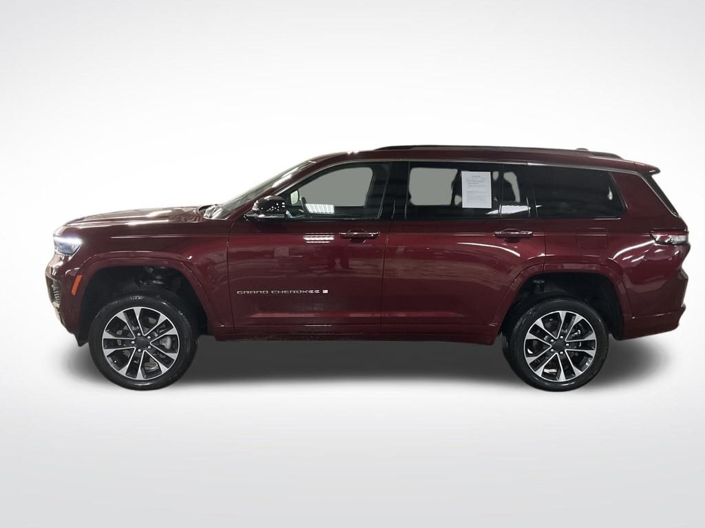 2023 Jeep Grand Cherokee Overland photo 2
