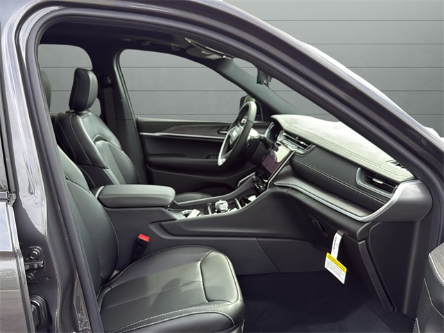 2025 Jeep Grand Cherokee Limited photo 14