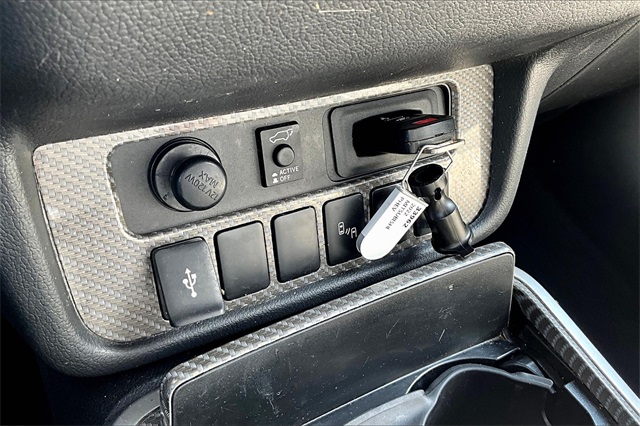 2022 Mitsubishi Outlander PHEV LE photo 30