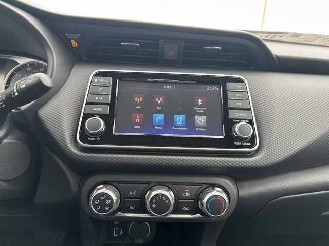 2025 Nissan Kicks Play S photo 14