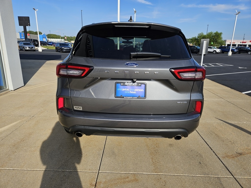 2024 Ford Escape ST-Line photo 7