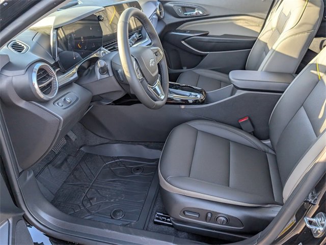 2025 Chevrolet Trax ACTIV photo 2