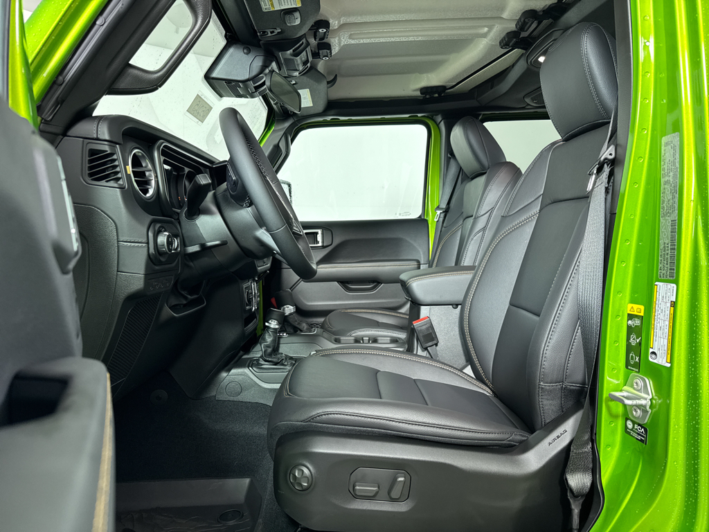 2025 Jeep Gladiator Sport photo 2