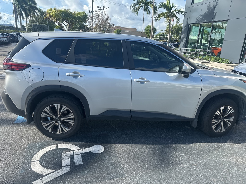 2023 Nissan Rogue SV photo 5