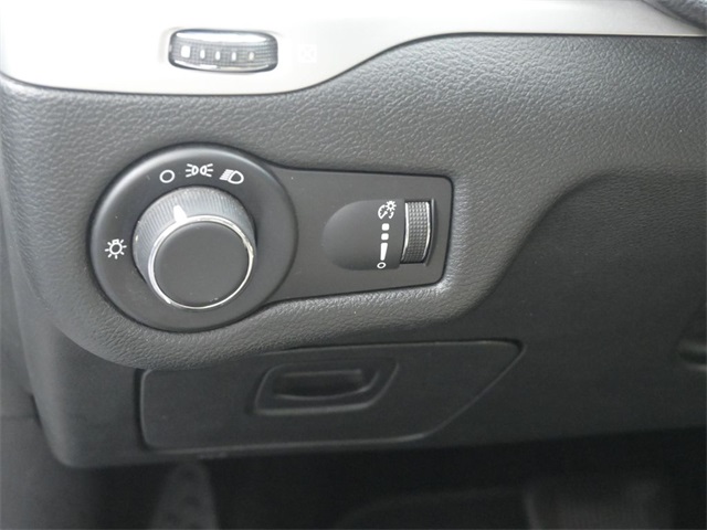 2015 Jeep Cherokee Sport photo 15
