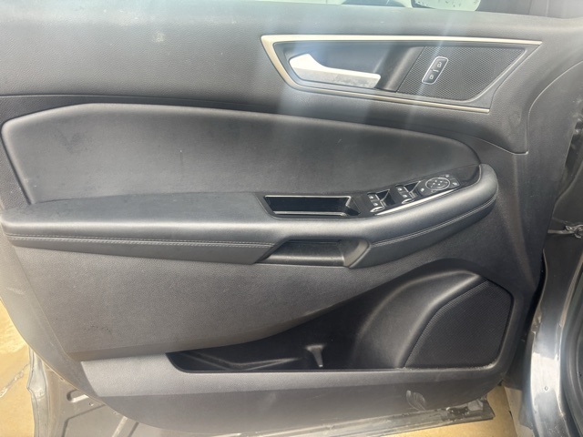 2019 Ford Edge SEL photo 9