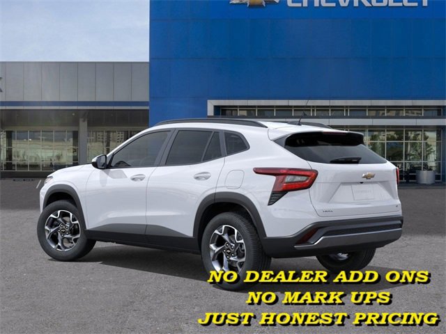 2025 Chevrolet Trax LT photo 2