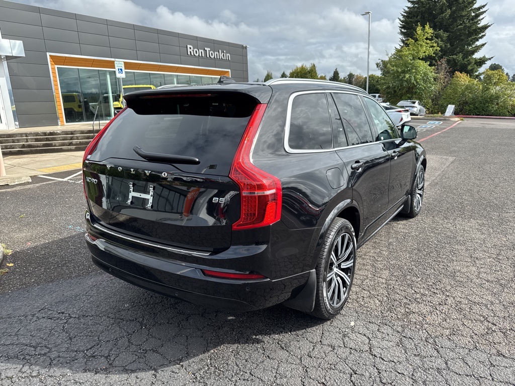 2023 Volvo XC90 B5 Core photo 8