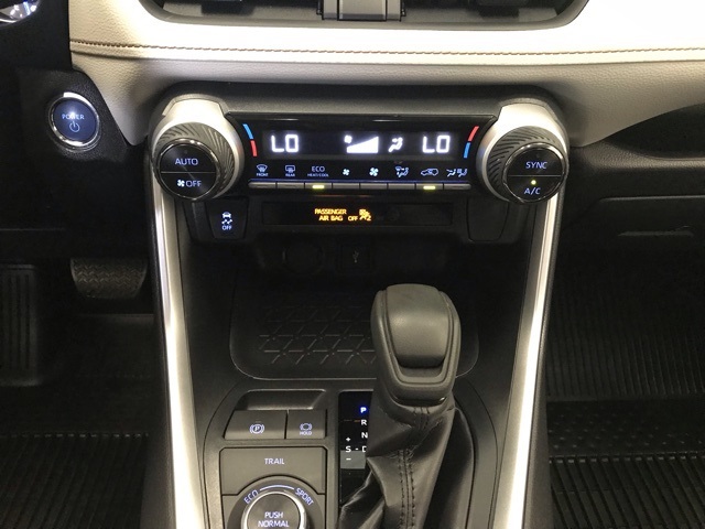 2022 Toyota RAV4 Hybrid XLE photo 17