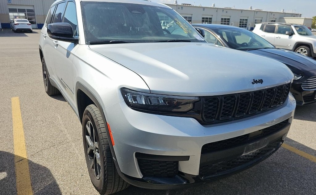 2024 Jeep Grand Cherokee Altitude photo 2