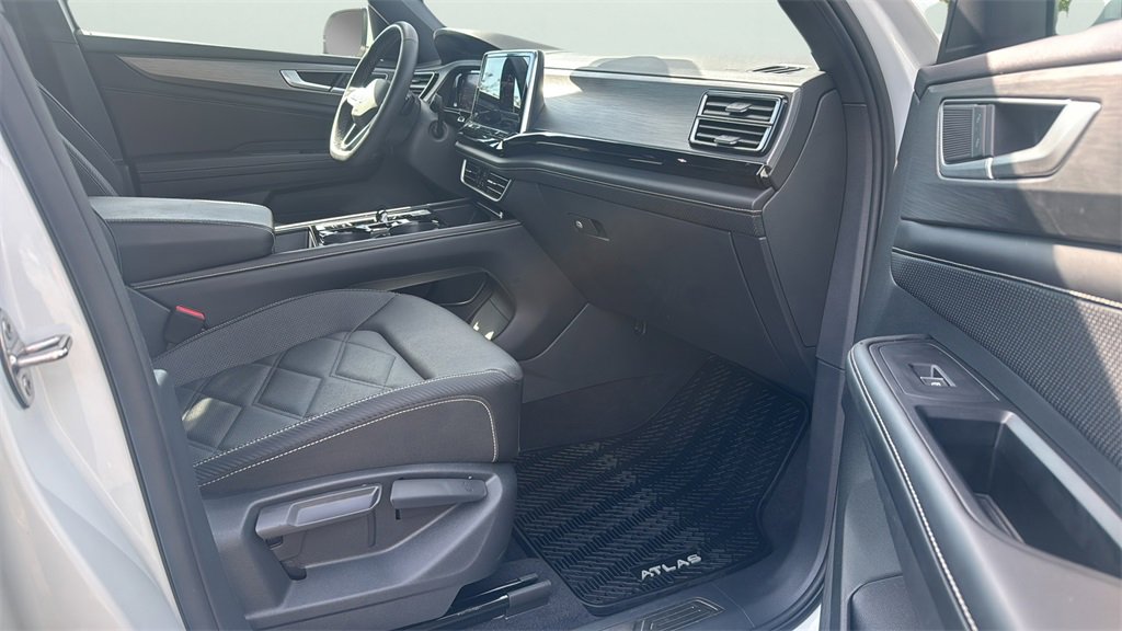 2024 Volkswagen Atlas Cross Sport SE Technology photo 10