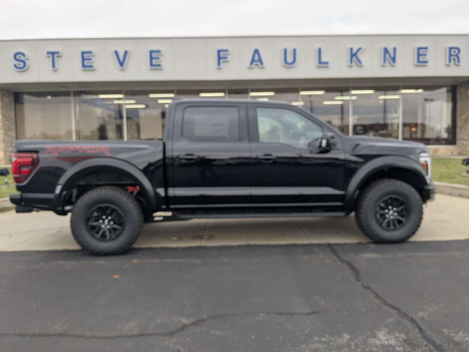 2025 Ford F-150 Raptor photo 2
