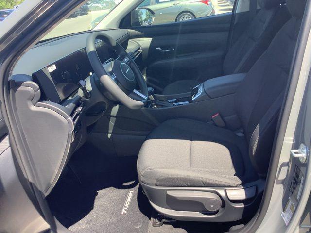 2025 Hyundai Tucson SE photo 8