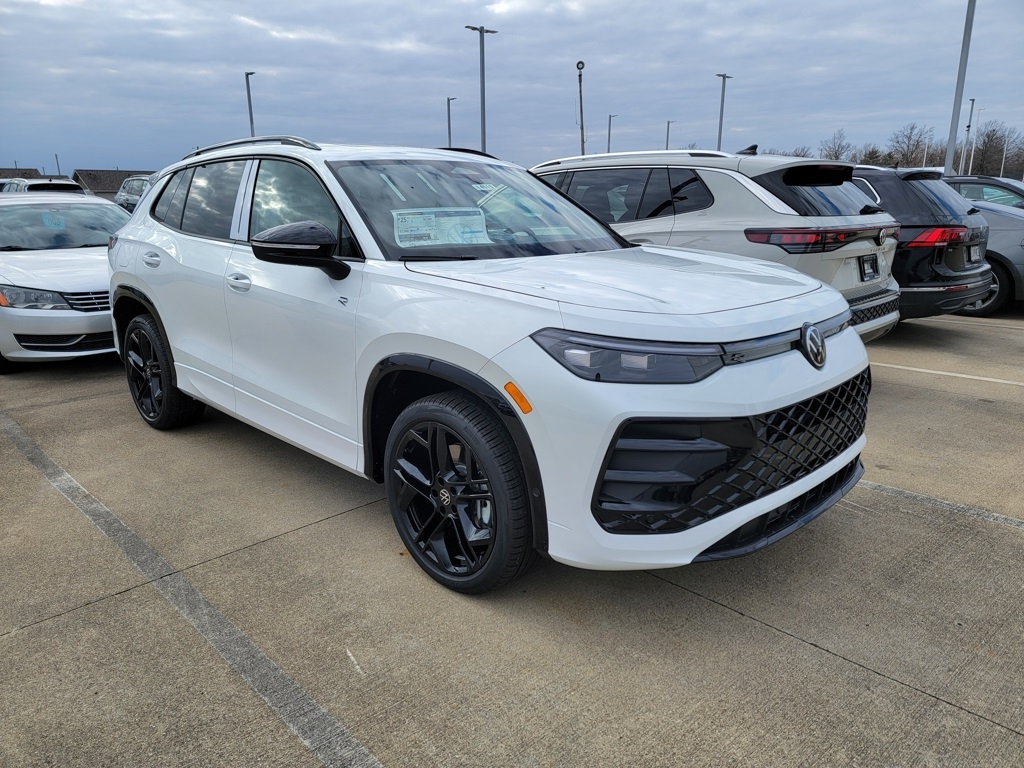 2026 Volkswagen Tiguan SE R-LINE BLACK's photo