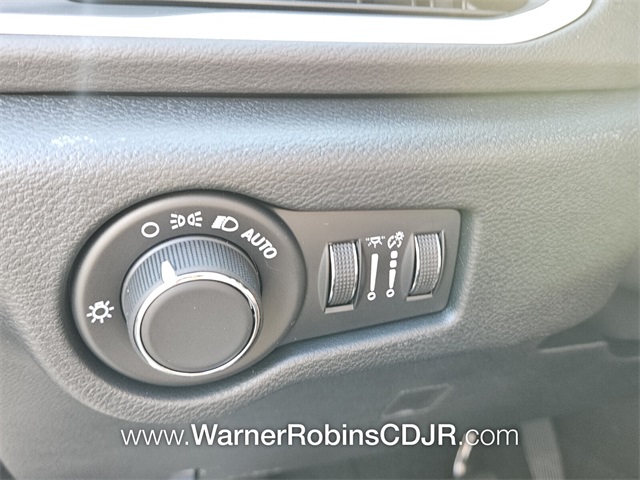 2025 Chrysler Voyager LX photo 26