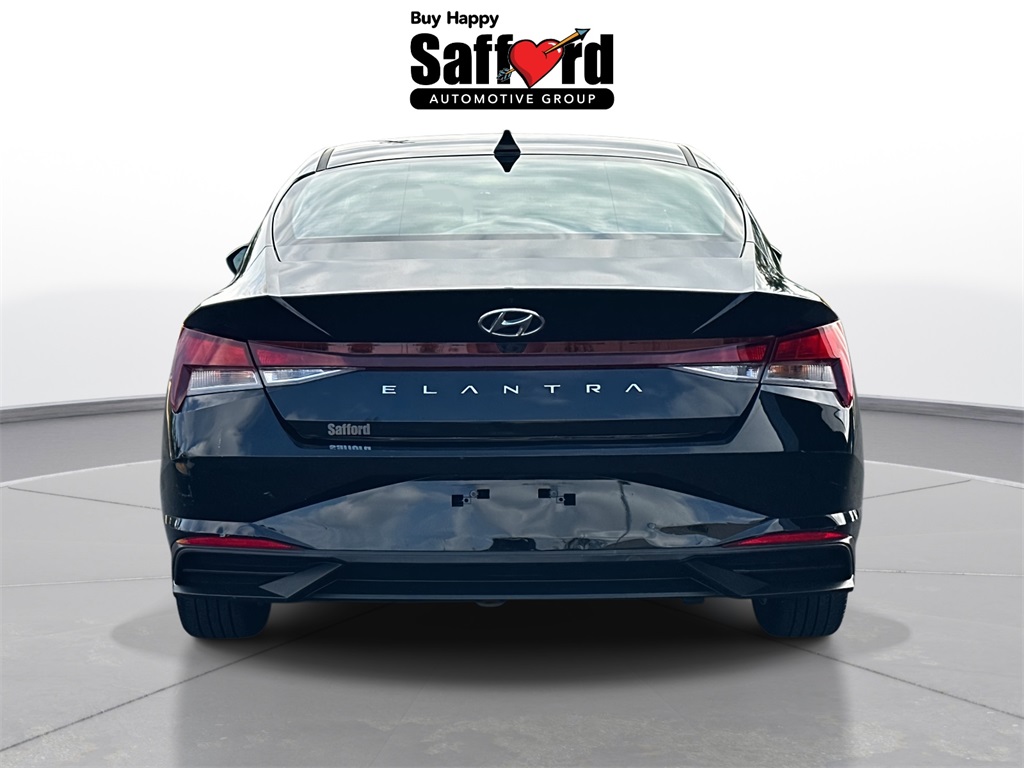 2023 Hyundai Elantra SEL photo 5