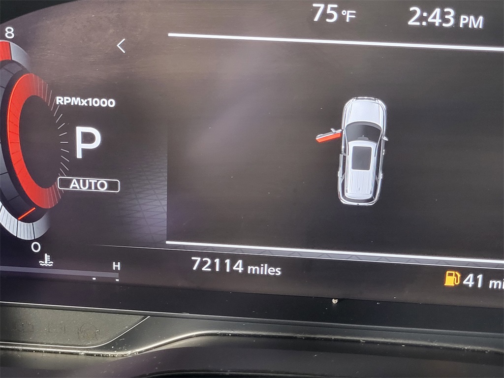 2022 Nissan Pathfinder Platinum photo 11