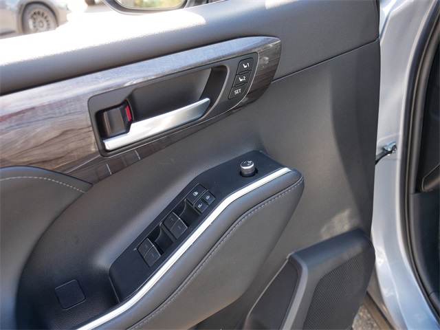 2021 Toyota Highlander Limited photo 14